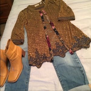 Gimmicks lace kimono from the Buckle 2019